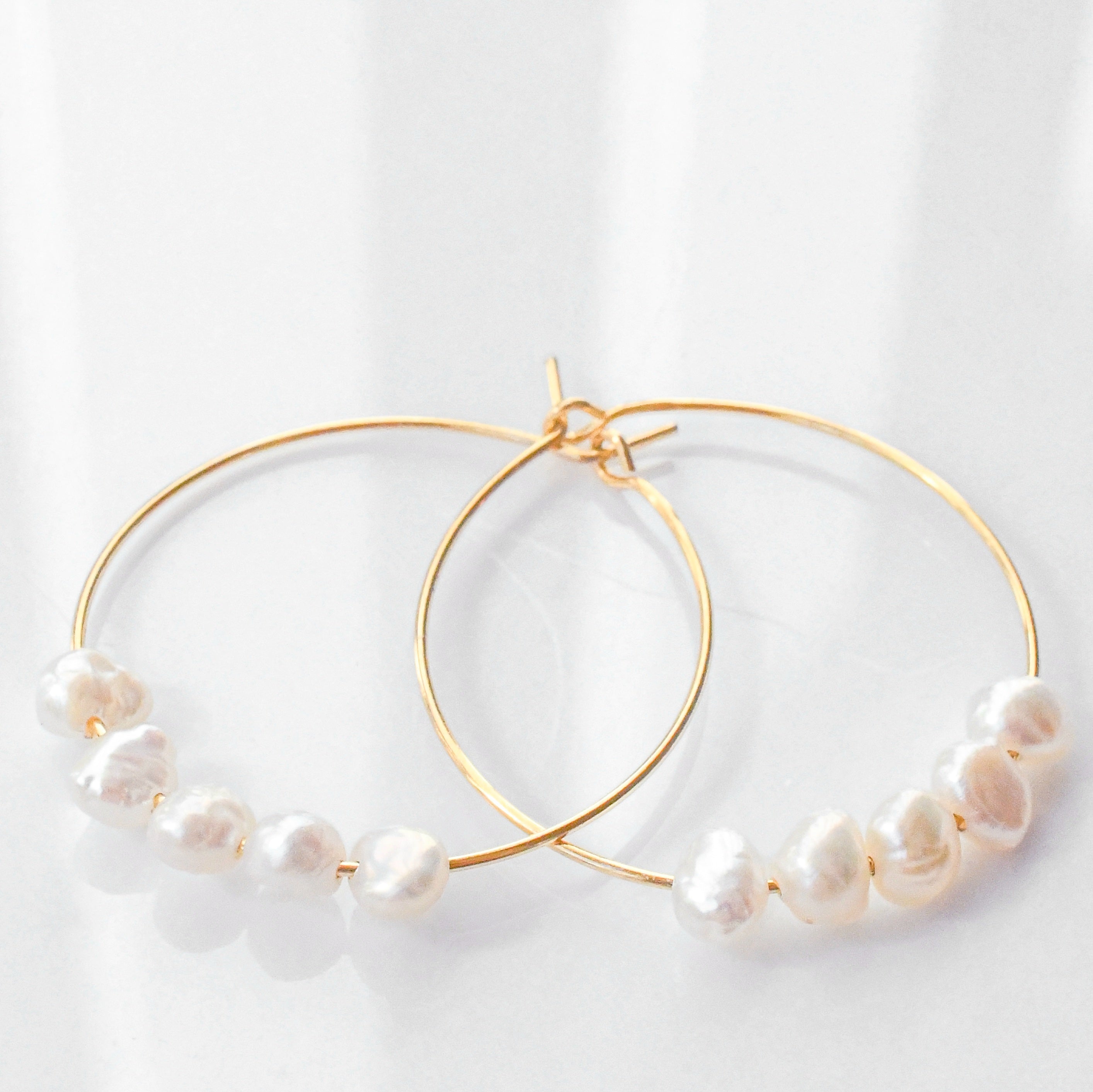 Dainty Hoop 5 Pearl Earrings