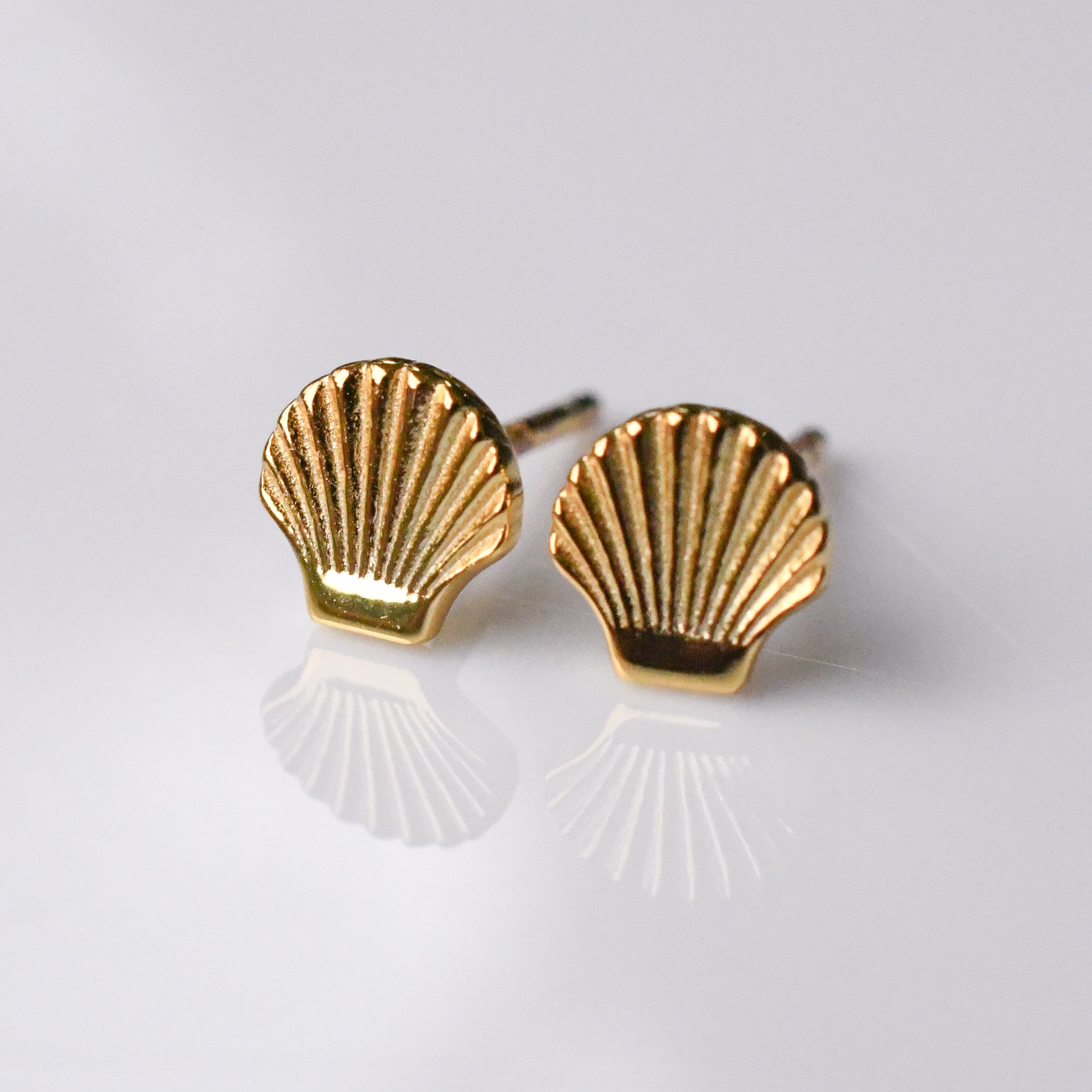 Clam Stud Earrings - Gold Plated